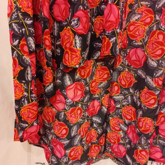 LuLaRoe Floral Kimono with Red and Black Roses - Picture 2 of 8
